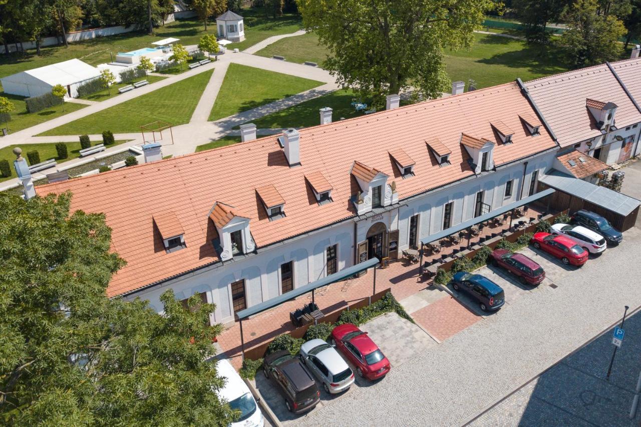 Olivuv Pivovar Dolni Brezany Exterior photo